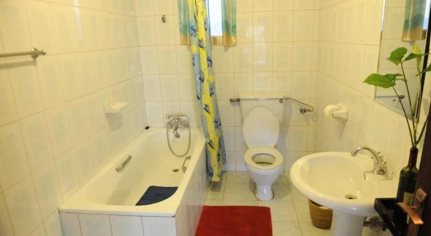 African Roots Guesthouse Entebbe