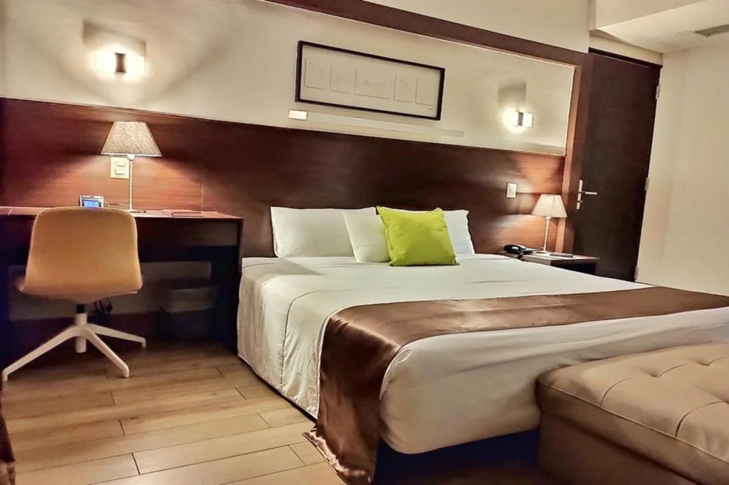 Weston Suites Hotel