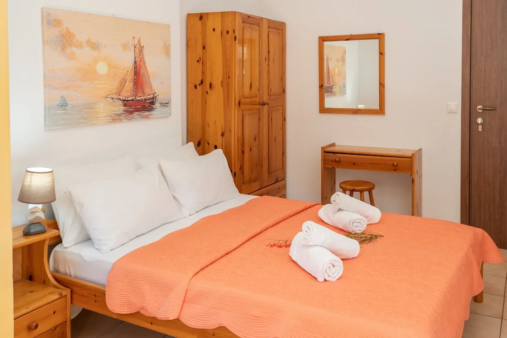 Alexatos Studios & Apartments