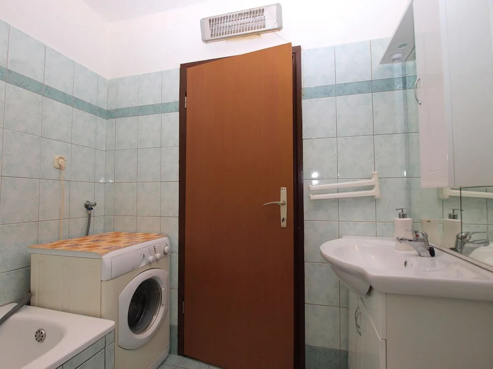 Apartment 1382