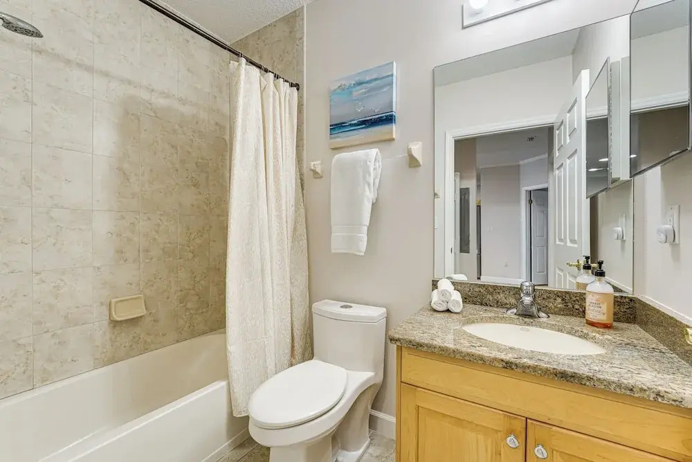 8th Floor Penthouse, Walk to Clearwater Beach