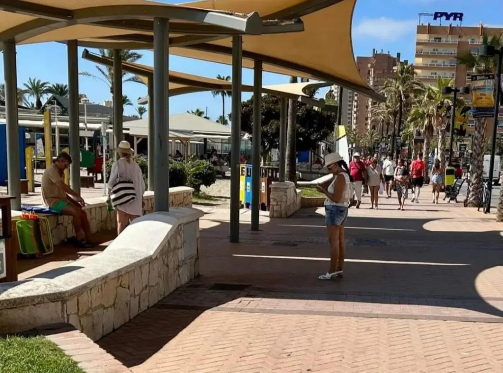 Luxury beachfront apartment with pool, sauna, fitness and gym in province Malaga, Andalusia