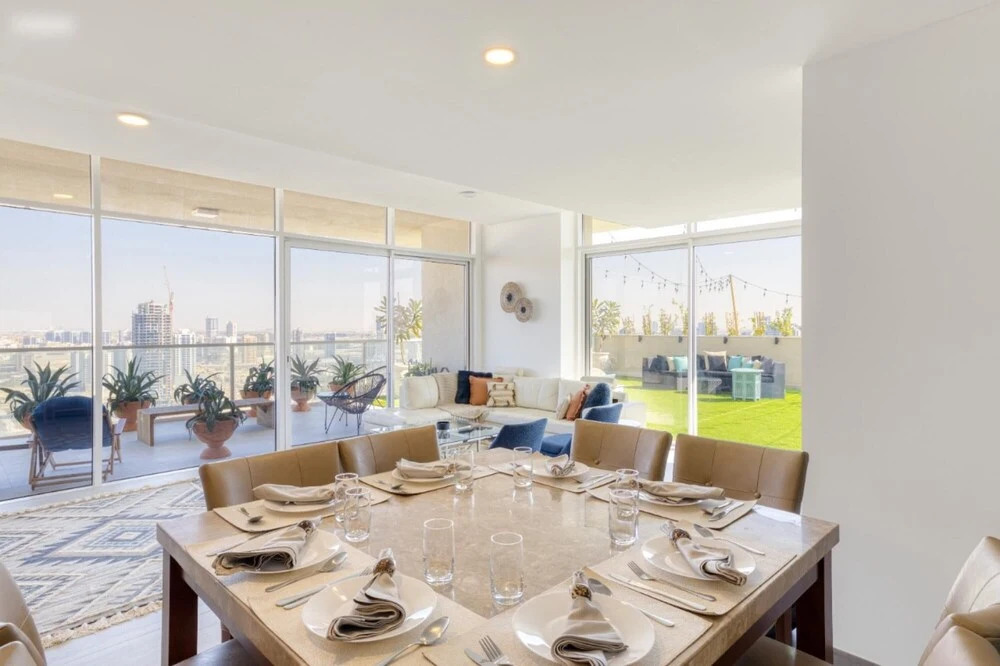 Cali Style 4 BR Penthouse Large Patio