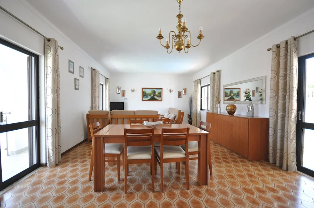 Spacious 4 Bedroom Villa Located in its own Grounds, With Private Pool and Bbq
