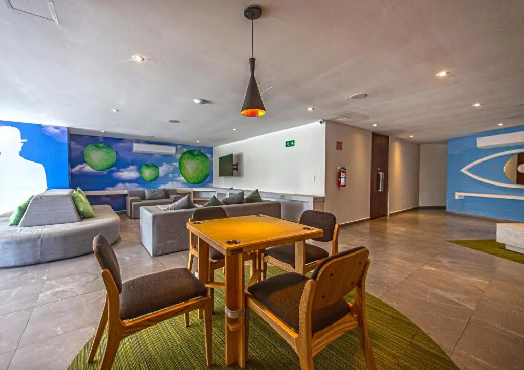 CHIC 2 Bdr GALLERY CONDOS near 5th avenue & BEACH
