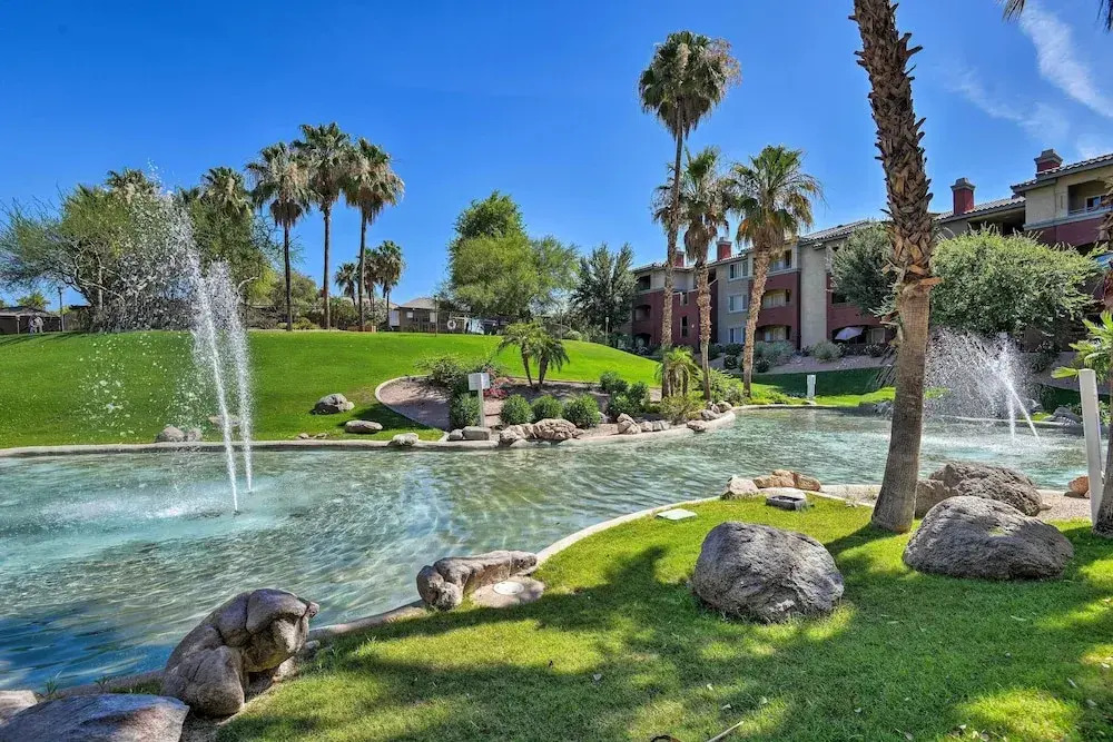 Walk to Papago Park: Central Phoenix Condo