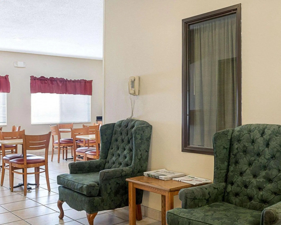 Econo Lodge Fargo - West Acres