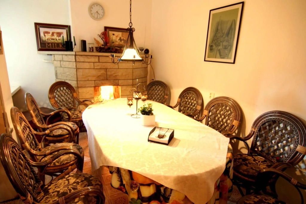 OldHouse Hostel