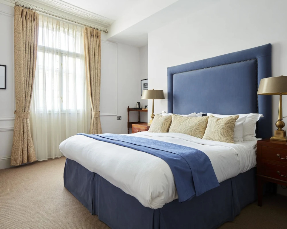 Crescent Inn by Maison Pierre