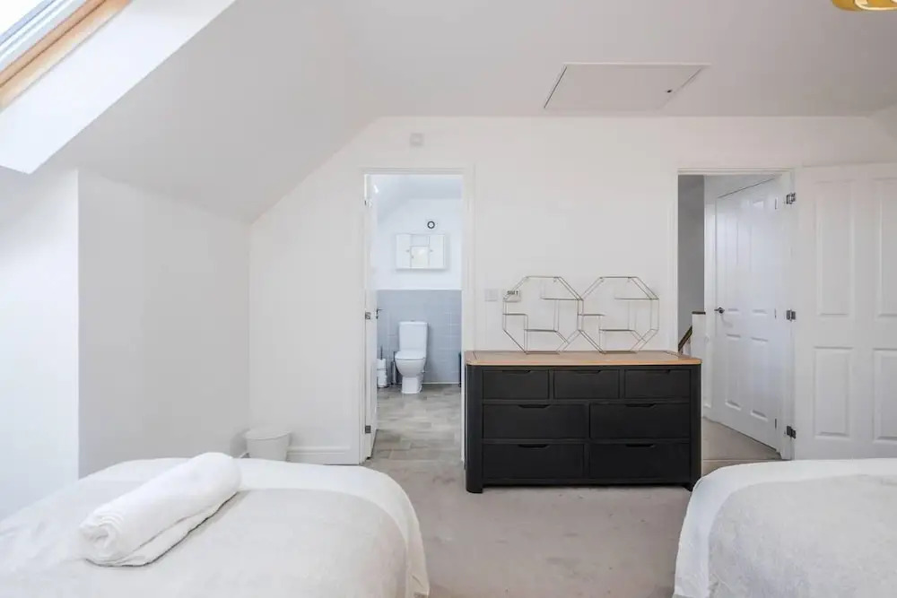tms Cheerful 5bdr House! Thurrock! Free Parking!