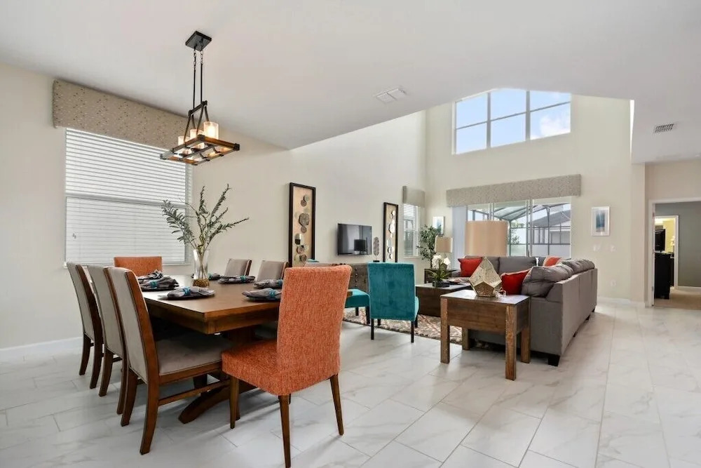 Amazing 5 Bedroom Home With Private Pool Home