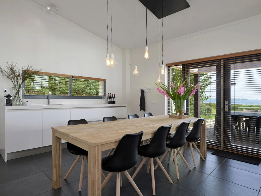 Luxurious villa with a nice deck, in nature reserve De Punt