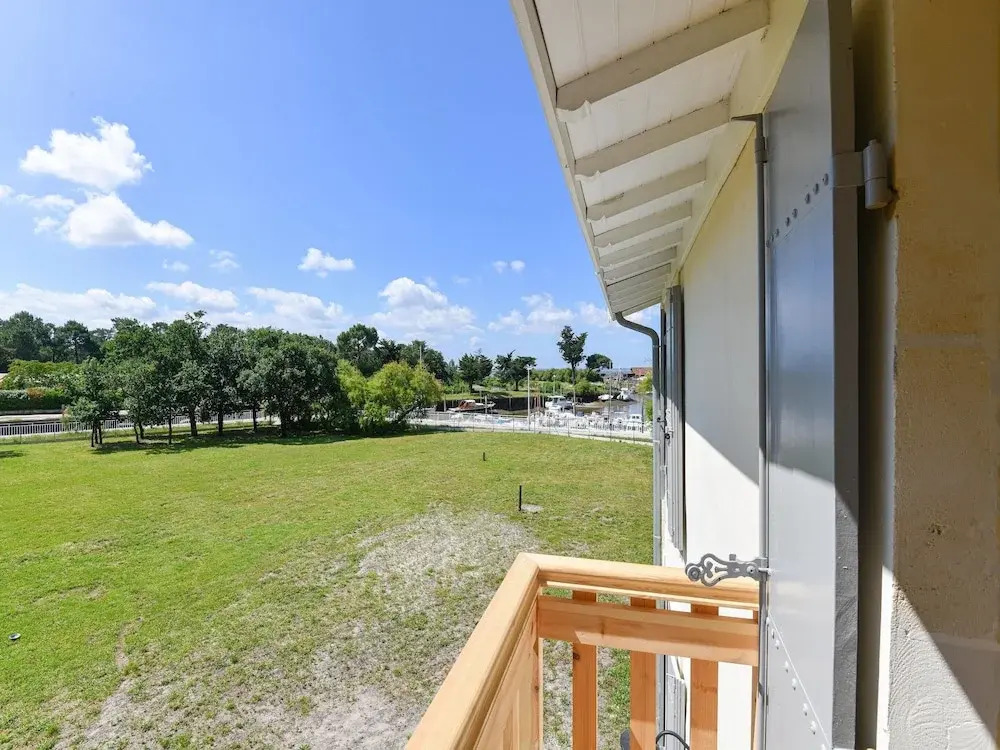 Villa in Lanton Near the Beach With Harbour View