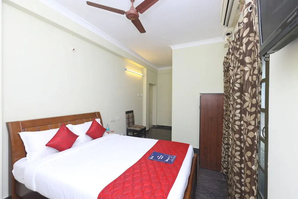 OYO Flagship 8645 Syeds Inn