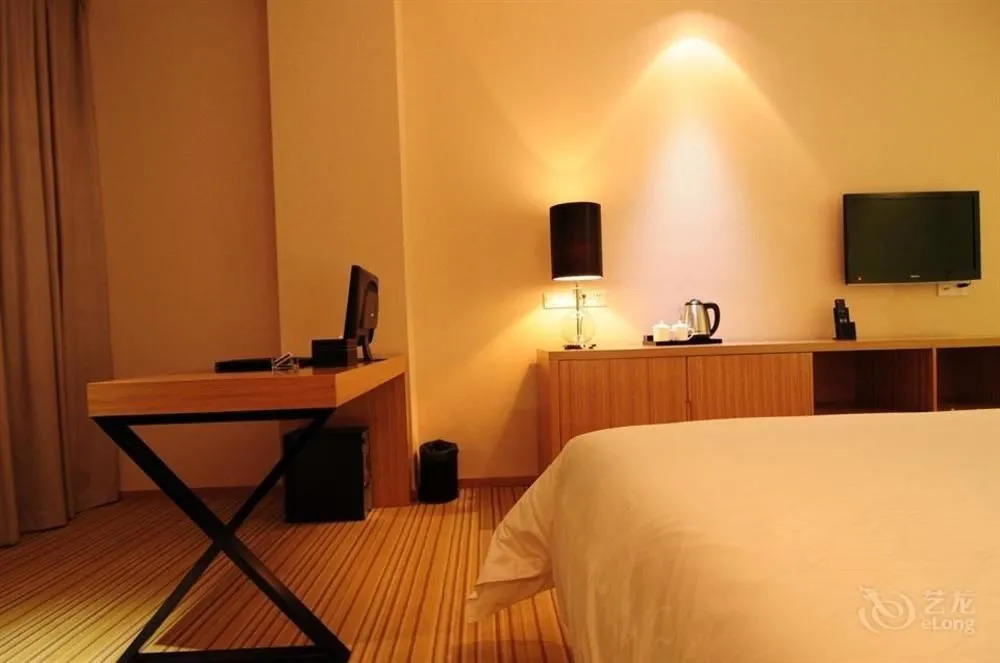 Wuhan Yuntai 6 Plus 1 Hotel