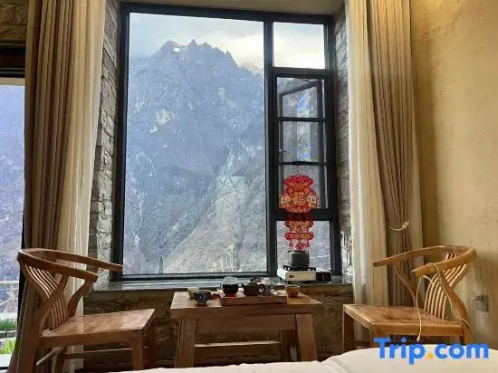A lodge in Tiger Leaping Gorge where you can forget your worries and leave the outside world behind