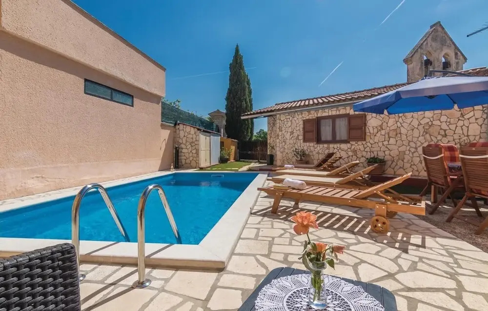 1 Bedroom Stunning Home In Bacva