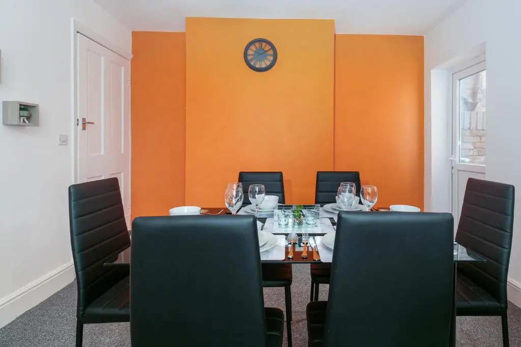 Contractors & Leisure & Central Location & Free Parking