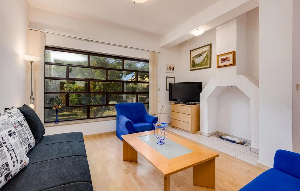 Beautiful Apartment in Zidarici With 2 Bedrooms and Wifi