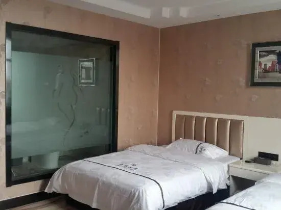 Urumqi Xinhuashun Hotel
