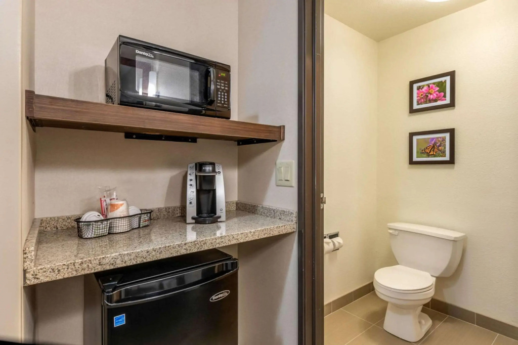 Comfort Inn & Suites near Route 66