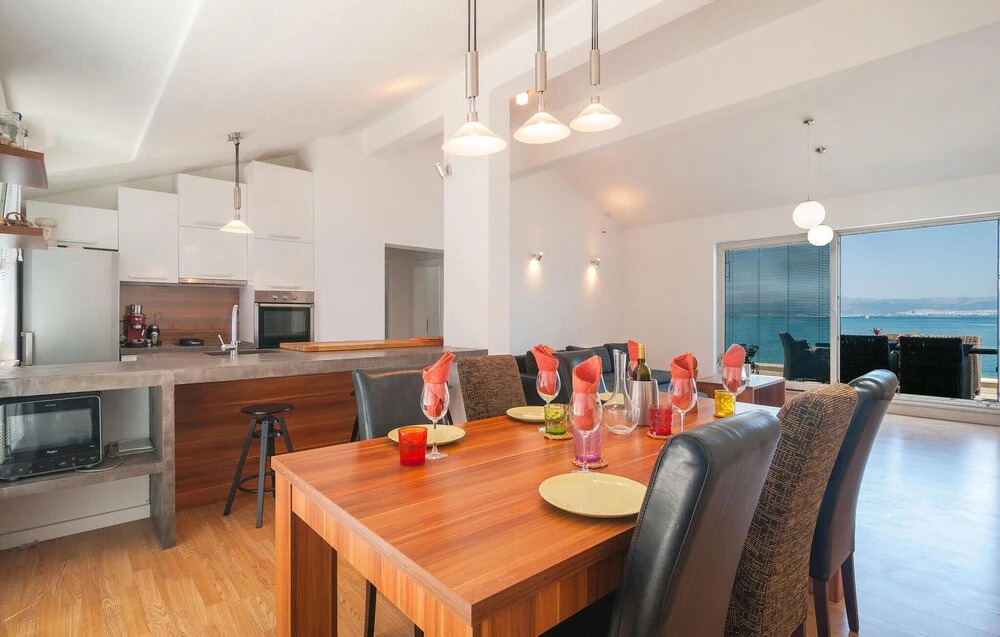 Beautiful Apartment in Sutivan With Wifi and 3 Bedrooms