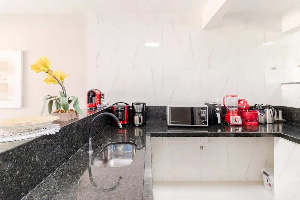 GB60 Excellent House 4 Suites