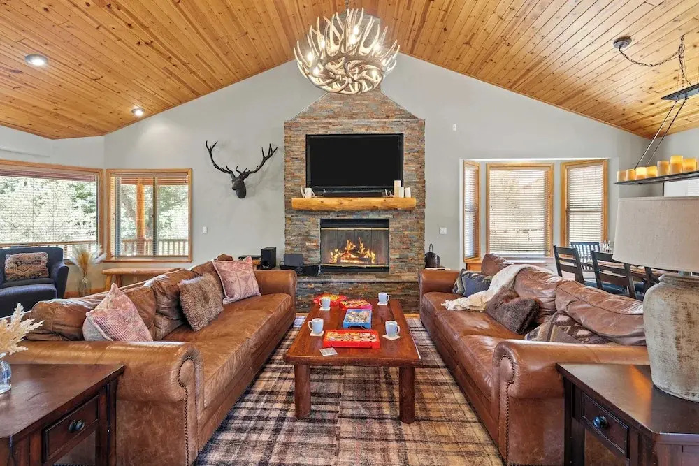 Sleeps 27 2 Homes Near the Lake, Hot Tub + Views Castle Glen Estates