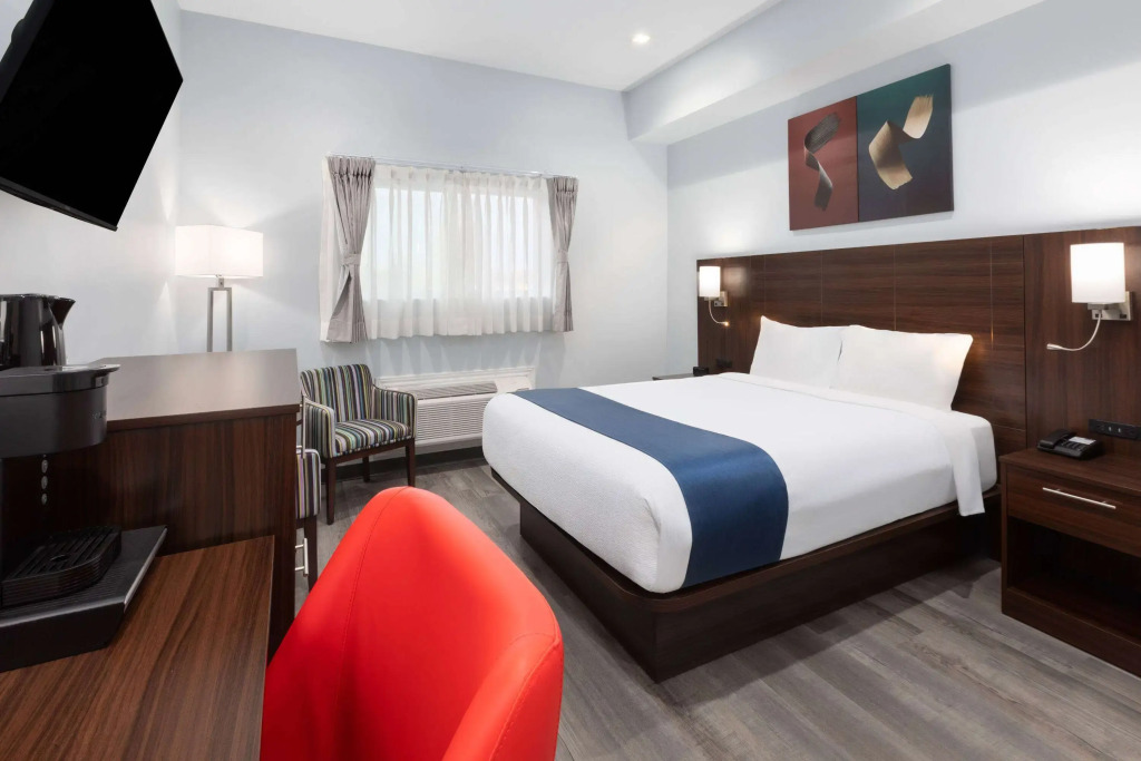 Travelodge by Wyndham Cochrane Ontario