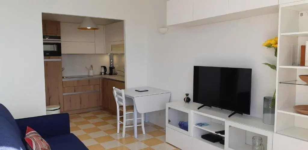 Neptune 5, top floor, sea view