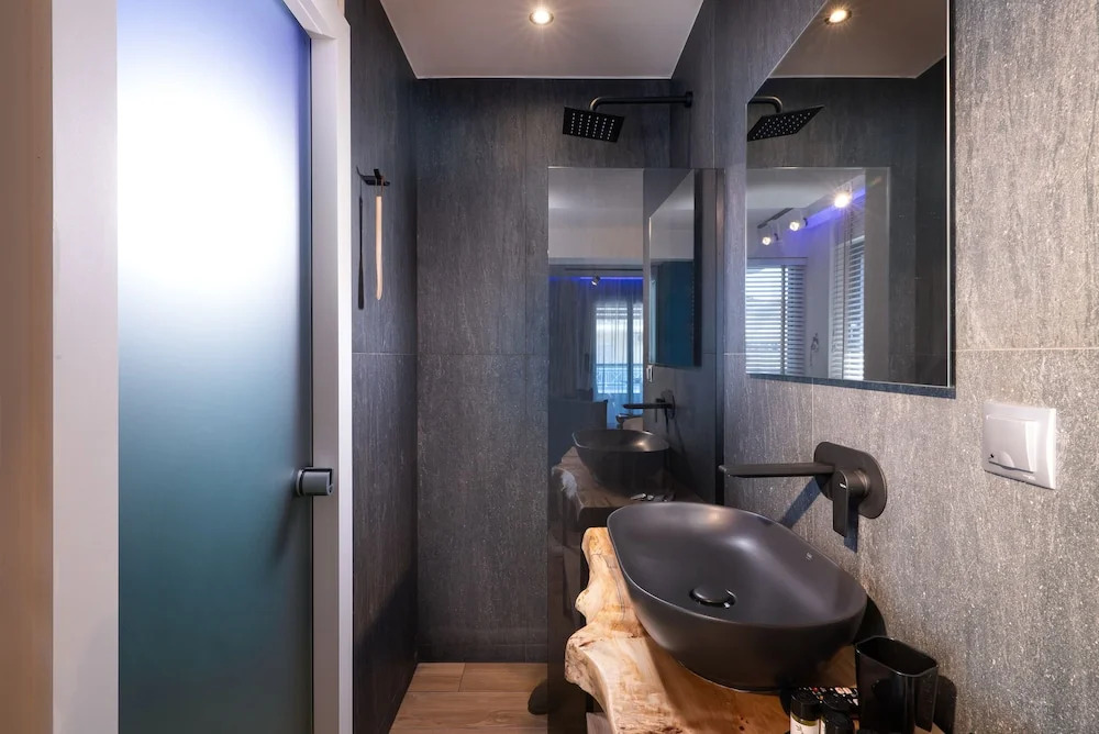 SKS Luxury Suites & Rooms