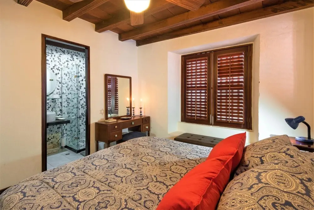 Casa San Pedro -exclusive 3BR Colonial Apartment in Old City by