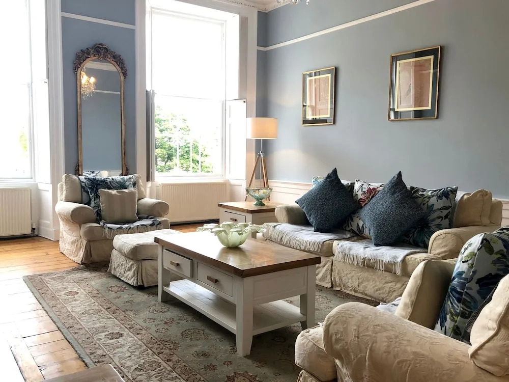 4 Bedroom Georgian Flat In New Town