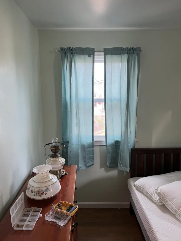 Boat House Ground Floor #2 - 1 Br Waterfront, Wifi 1 Bedroom Apts by RedAwning
