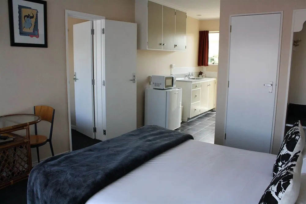Lisa Rose Motel