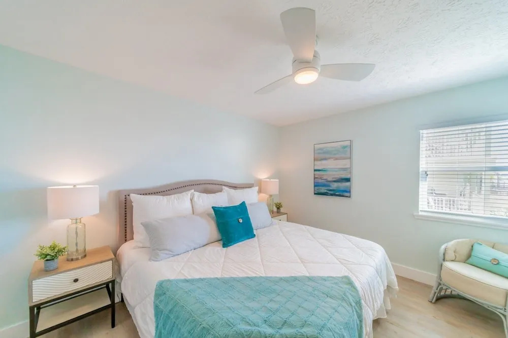 Eastern Shores - 206 1 Bedroom Condo by RedAwning