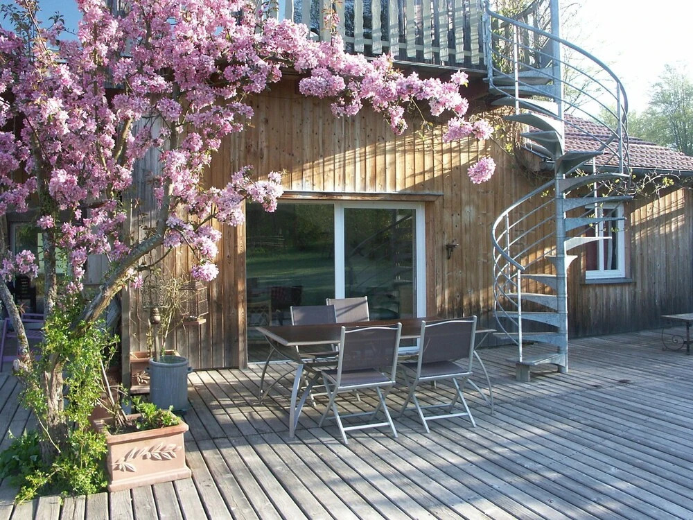 Mountain Stay Near Canal