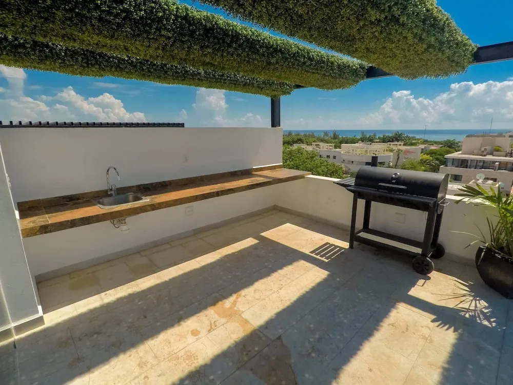 Lovely 1 Br Apartment, 3 Blocks To Mamita's, Roof Pool Views, Bbq