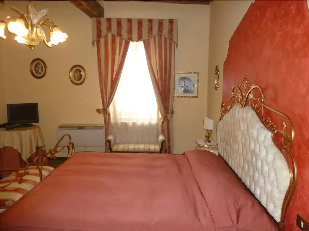 Antica Residenza Santa Chiara -City Center