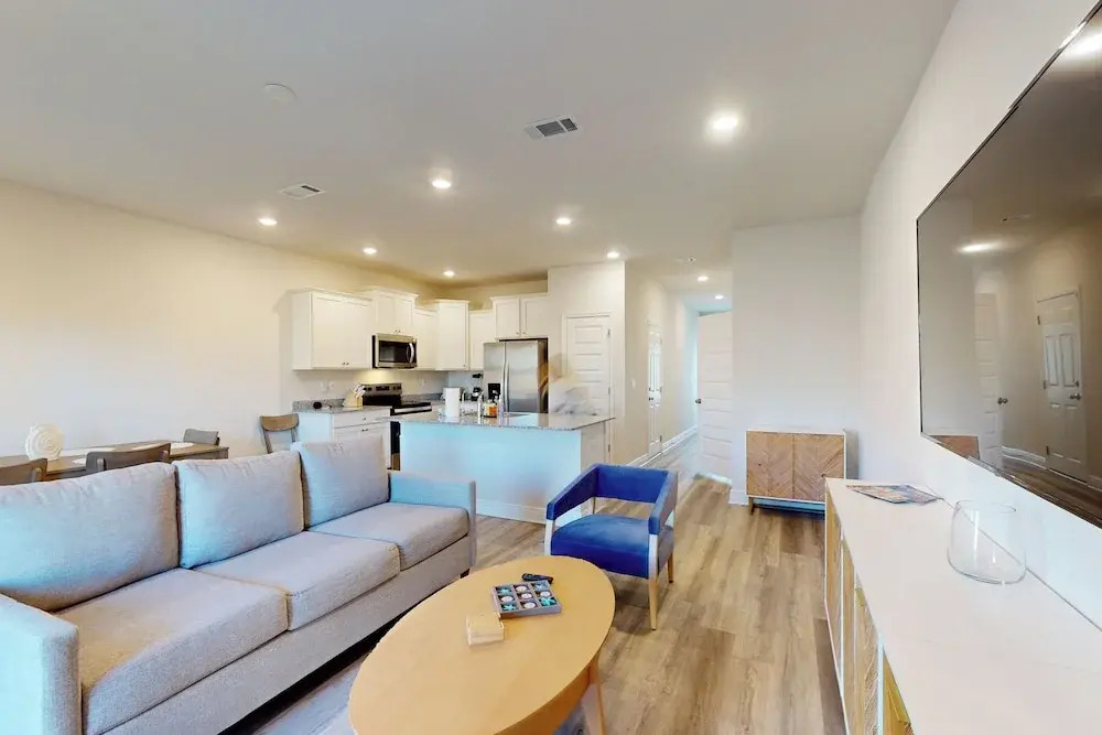 3 BR Townhome w/ W & D, AC, Wifi, Near Beach