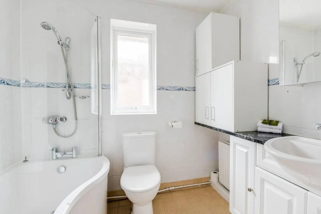 Spacious 3BR Bungalow in Liverpool