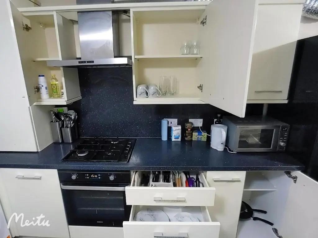 Guest Rooms Near City Centre & Anfield, 4 Rooms & 3 Baths