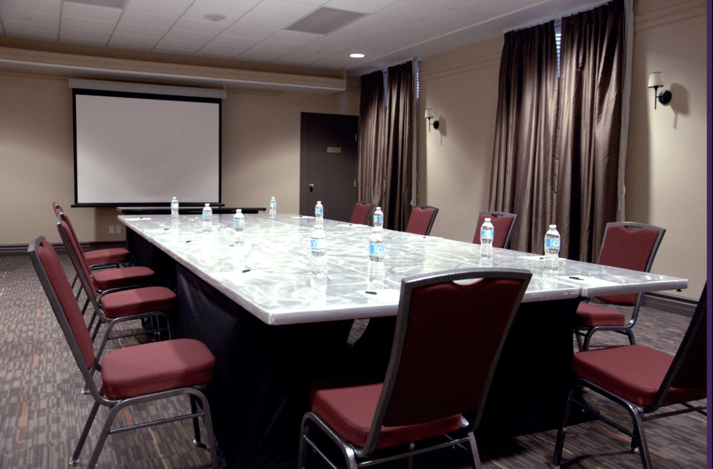 Radisson Hotel & Suites Fort McMurray