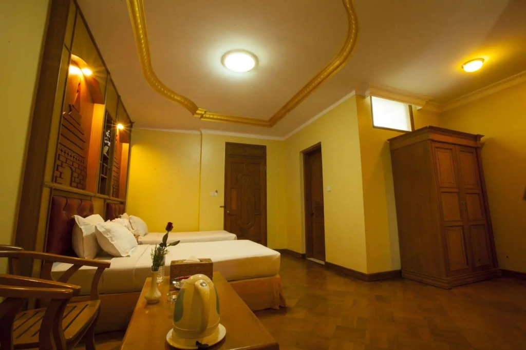 Hotel Queen Mandalay