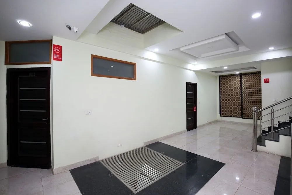 OYO 9956 Hotel Pelican Inn