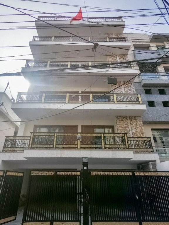 Under My Roof Luxury Apartment