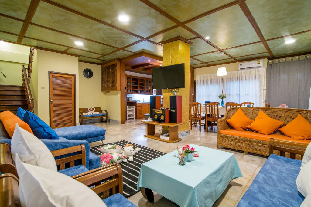 The Queen Park Beach Pool Villa