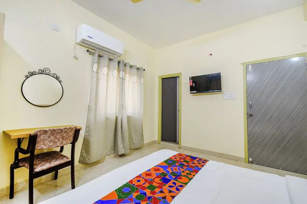 FabHotel RK Suites - Nr US Consulate, Financial District