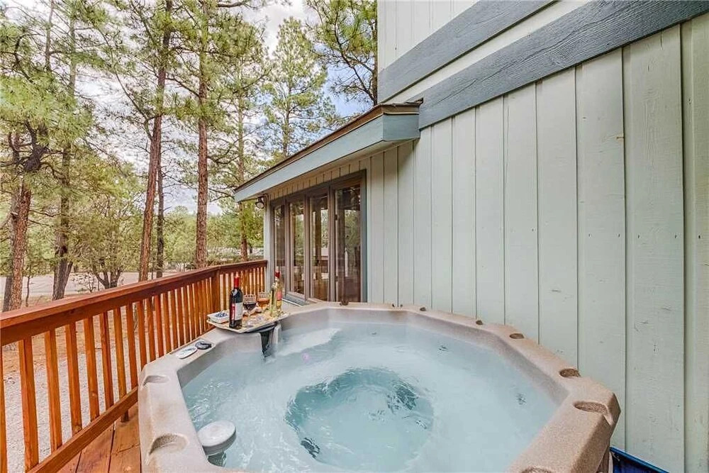 Alto Chalet - Three Bedroom Cabin with Hot Tub