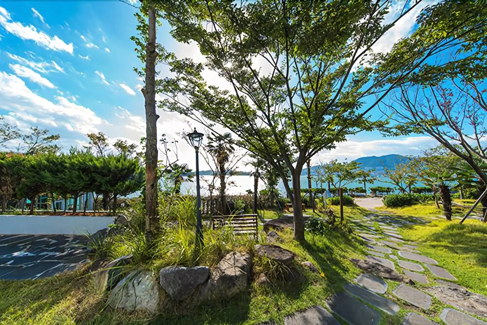 Yeosu White Village Pension